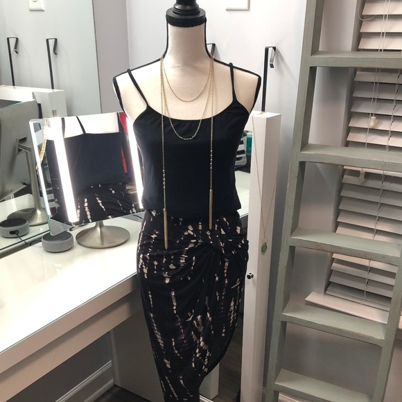 Asymmetrical Skirt - Picture 3 of 8